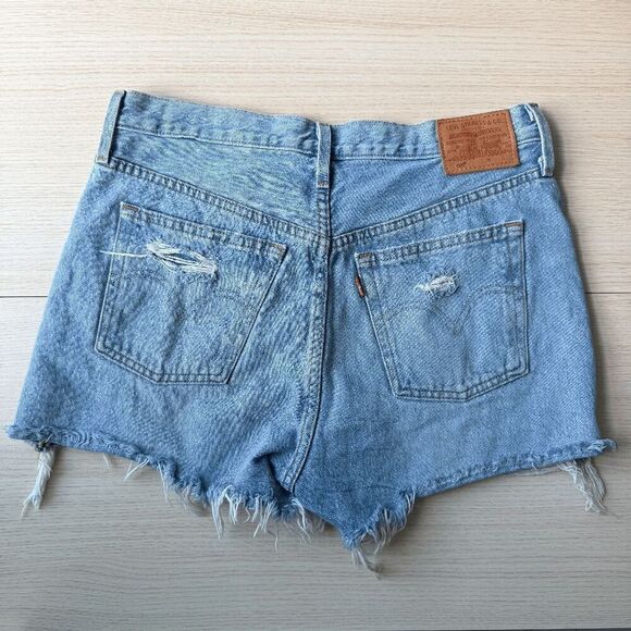Levi's Premium 501 Button Fly W29 Light Blue Women Jean Shorts Frayed Distressed - Picture 7 of 9